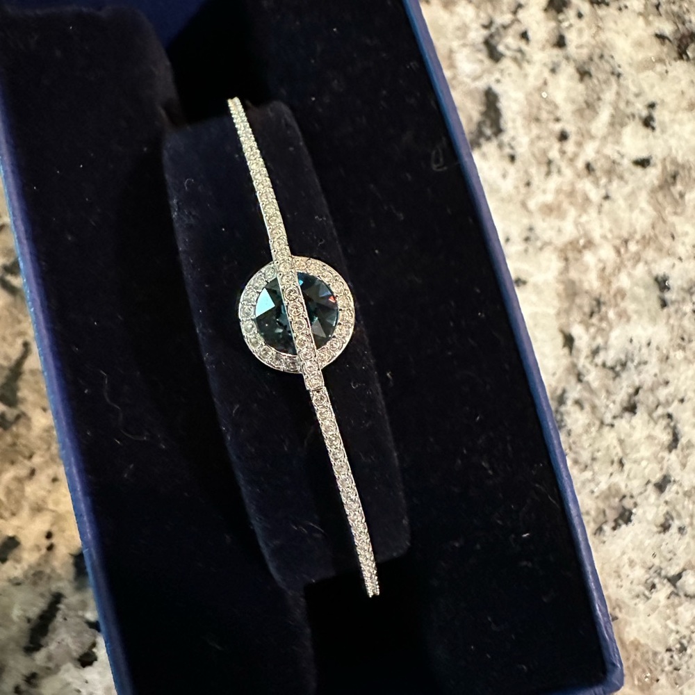 Swarovski 5226389 Women’s Favor Bangle Bracelet